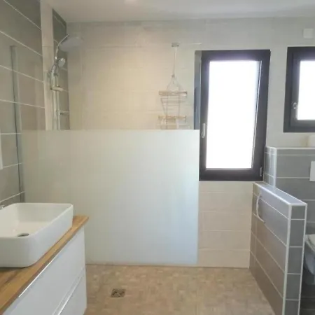 Nyaraló House Nenaout 4 *