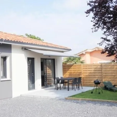 House Nenaout 4 Nyaraló